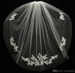 New Arrival Short Wedding Veils One Layer Fingertip Length Veils Appliqued Edge Cheap Tulle Bridal Veil With Comb7943909