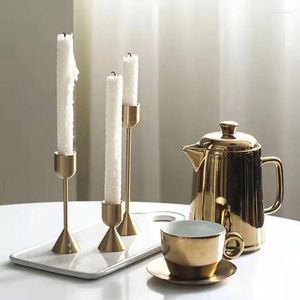 Candle Holders European Romantic Stand Desktop Decor Light Luxury Golden Bar Wedding Party Metal Art Candlestick Ornament