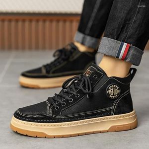 Casual Shoes 2024 High Top Men Fashion British Style Mężczyzna wygodne spacery