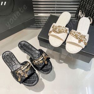 Designers Luxury Fashion Slippers Woman Storlek 35-40 Tjock Sole Plat Pearl Chain Buckle Slides Comfort Sandaler för damälskare Par Skor utomhusstrand