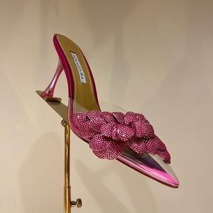 Aquazzura Ms.Galactic Flower Flower مدببة إصبع القدم أحذية Muller واضحة PVC Mule Slippers Rhinestone بتلة الديكور