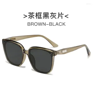 Solglasögon 2024 Överdimensionerad Square Woman Brand Designer Fashion Vintage Sun Glasses Female Big Fram Black Shades