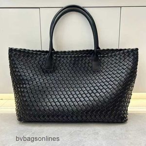 Botteg Venet High -End -Taschen für Einkaufstaschen Cowide Womens 2024 Neue Handheld -Schulter Großkapazität lässiger Gemüse Basket Einkauf Original 1: 1 mit echter Logo -Schachtel