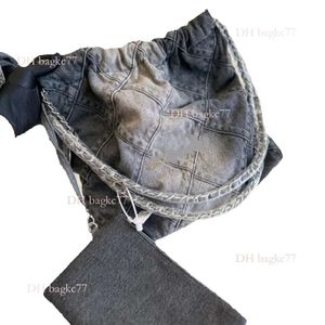 2024 CC Trend Bags Black Trash Design Denim Antique Sier Large Tote Ladies Shoulder Messenger Bag Shopping Handväska Designer Purse