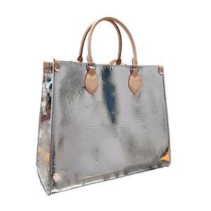 Bolsa tote média de couro brilhante prateado de designer