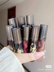 Girlcult Fyra fantastiska uppfinningar Lip Cream Matte Mist Velvet Lip Mud Lipstick 3.5G 240311