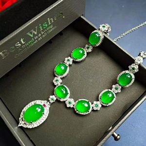 Luxur Designer Halsband Fashion Pendant Halsband Bröllopsfest smycken Högkvalitativ smycken med presentförpackning för självkläder, lyxig boll och middagspar