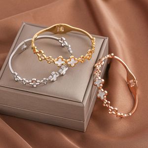 Koreanische Version Rose Gold Hohl Shell Vierblättriges Kleeblatt Für Weibliche Nische High-End-Licht Armband Ohne Verblassen Zubehör armband Armband