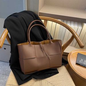 Botteg Venet High End Torby na torbę 2024 Nowy styl projekt mody ramię Crossbody Western Solid Color Splating Handheld Tekstura Oryginalna 1: 1 Z prawdziwym pudełkiem logo