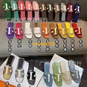 Oran Sandals Summer Leather Slippers Family Slippers Womens Flat Bottom 2024 Summer New Outwear Square Head Leather Face Flat Heel Trawl Net r Have Logo HBJ4XW