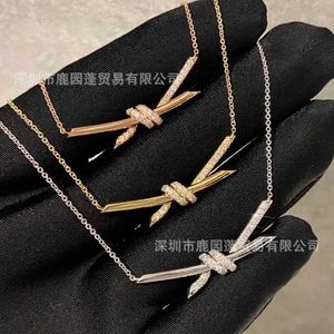 Designer V Gold tiffay and co Knot Necklace Womens Rose Twisted Bow High Grade Collar Chain 1 Edition