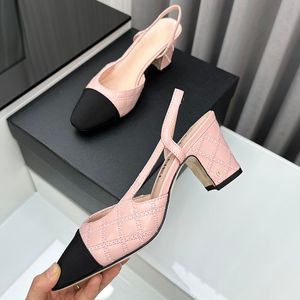 Женские модельные туфли на босоножках Классические босоножки на массивном каблуке Дизайнерские шлепанцы без шнуровки Стеганая текстура Matelasse Элегантная свадебная обувь Черно-розовая повседневная обувь