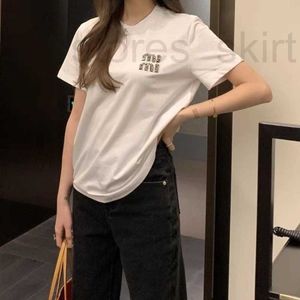 女性のTシャツデザイナーサマーコットンショートスリーブTシャツ女性スウェットシャツレターダイヤモンド刺繍乗組員Tシャツmiu tshirtレディースプルオーバーシャ​​ツx0e2