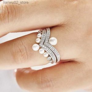 Bröllopsringar Europeiska och amerikanska stil avancerade smycken Kvinnor Set White Cubic Zirconia Imitation Pearl Silver Royal Crown Ring Q240315