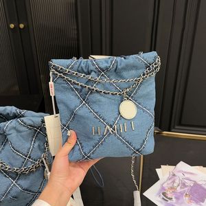 Denim guld kvinnor 22 skräpväska stor kapacitet tygväska guld hårdvara justerbar kedja lyxhandväska söt underarm fanny pack pochette rese flygplats väskor 23 32 cm