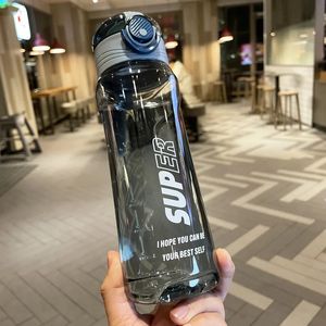 750 ml Outlet Großhandel Pirce Lebensmittelqualität Kunststoff Sportwasserflasche Haushaltstrinkbecher Trinkgeschirr Werkzeuge 240314