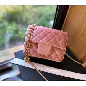 Autumn Winter Velor Pink Mini Flip Bag Metal Justering Boll quiltad axel crossbody Woven Chain Velvet CC Luxury Handbag Classic D JWFT