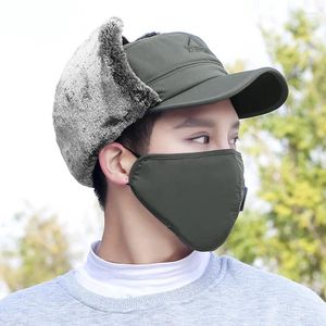 Berets Fashion Winter Bomber Hats Men Northeast Mask Lei Feng Hat Outdoor Windproof Keep Warm Thick Earmuffs Insurance Flat-Top Cap