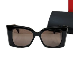 LUX Damen-Sonnenbrille, Modell Big Butterfly, polarisierte Sonnenbrille, UV400, 53-19 m, 135, Italien, Bold, reine Planke, Vollrand-Metallbuchstaben, Decora-Mode-Fahrbrille, komplettes Design-Etui