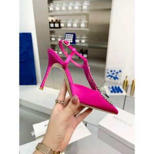 Designer di marca BLAHNIKS Tacco Donna Pantofola a punta Abito con tacco Scarpe da sposa Pompa di cristallo Tacco Sandali con diapositive Scarpe Scarpe a punta alta Designer di scarpe