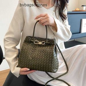 Original Bottegs Venetas Andiamo Bag French High End Woven Bag For Womens Autumn New Light Luxury Handväska Praktisk stor kapacitet Enkel axel Crossbody Vos8