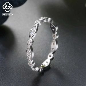 Klusterringar rinntin 925 Sterling Silver Women Wedding Band Seting Clear AAA Zircon Eternal Rings for Female Smycken TSR71 L240315