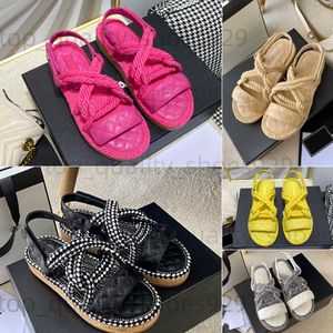 Summer Dad Sandals Womens Hemp Rope Woven Metal Chain Sandal Slipper Designer Fashion Luxury Elegant Simple Material Flat Shoes Bekväm design Sandale