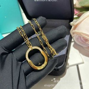 Designer New Tiffay and Co Lock Necklace Lock Head Hänglås Medium Smooth Faced Diamond Plated 18K Gold Fashion Elegance