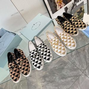 Kvinnors triangel broderade tygmaskskor slip på skridskor loafer casual mules plattform sneakers helt nya lägenheter som kör sko moccasin tränare knit logo sandaler