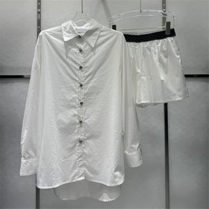 長袖の女性ホワイトシャツショートセットルクリーエレガントなカジュアルデイリーブラウスの衣装弾性ウエストミニショーツセット
