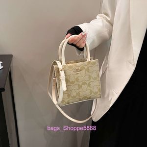 Fábrica por atacado bolsa 2024 nova bolsa feminina moda tote um ombro impresso avançado violino pontuação portátil para mulher