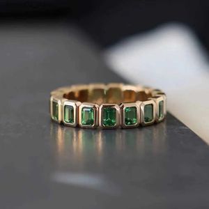 Bröllopsringar Simulerade Jadeite A-Row Lock Block Rose Rose Ring Enkel och mogna herrar Charm Simple and Elegant Jewelry Q240315