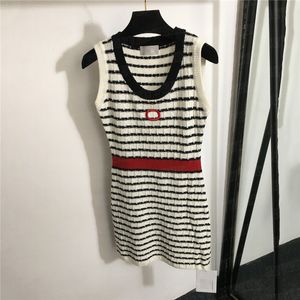 女性のためのストライプニットベストドレス刺繍パターンニットスカート夏休みカジュアルスカート服