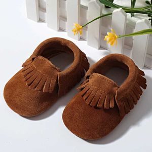 Primeiros caminhantes couro genuíno pompom camurça sapatos mocassins de bebê 0-24 meses 240315