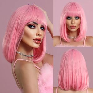 NAMM Kort rak rosa peruk för Woman Daily Party Cosplay Lolita Wig Natural Synthetic Bob Wig With Bangs värmebeständig fiber 240305