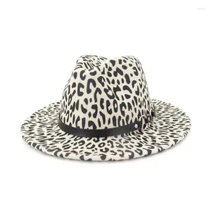 Berets WZCX Mode Gürtel Flache Top Frauen Leopard Filz Hut Herbst Winter Casual Flut Persönlichkeit Mädchen Jazz Erwachsene Kappe