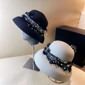 Breda brimhattar europeiska och amerikanska mode Hepburn vind lampskärm hatt kvinnlig vår sommar resor solskyddsmedel halmborr m standar