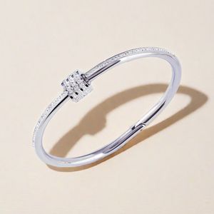 braccialetto da uomo braccialetto di fascino di marca gioielli di marca braccialetto di gioielli di lusso con fascino in acciaio inossidabile alla moda braccialetto di design a spirale da donna