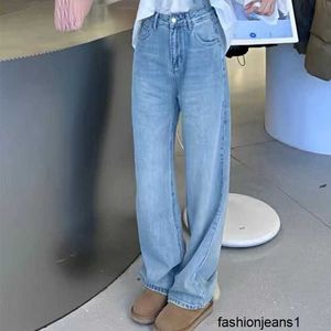 Jeans da donna Nanyou Xiaoxiangjia 24SS Inizio primavera Nuova borsa posteriore Spazzolino per capelli Doppia C Jeans ricamati a vita alta con gamba dritta per donna US55