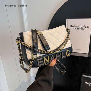 Snygga handväskor från toppdesigners svartvitt rutnätkedjebrev vandrande kvinnors väska ny modetrend enskild axel personlig crossbody