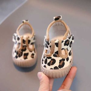 Första vandrare baby sneakers flicka pojke tarpaulin skor slip-on leopard barn småbarn första vandrare mjuk ensamma svarta vardagskor 240315