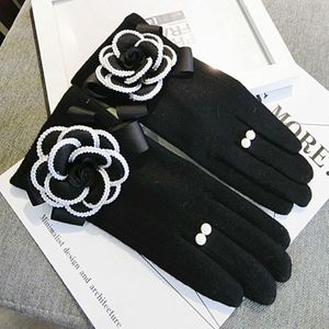 Whole- lovs Winter Women Gloves For Touch Screen Cashmere Mittens Female Big Flower Warm Wool Gloves Women Driving Gloves258i