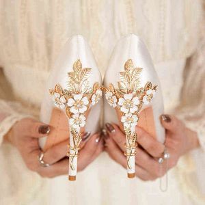 Sandálias de verão mulheres marca luz luxo salto alto moda apontou flor de metal 10cm bombas de salto fino sapatos de noite