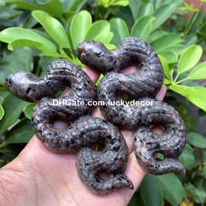 Yooperlite naturale Serpente Teschio Scultura Intagliato a mano Emberlite Incandescente Fuoco Roccia Quarzo Pietra Animale Strega Decor Meditazione Collezione di cristalli Regalo di Halloween