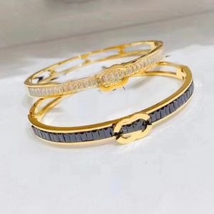 Grossistdesigner Love Gold Bangle Spring 2024 Love Crystal Armband Fashion Jewelry Gift Party Cuff Armband Designad för kvinnor i rostfritt stål