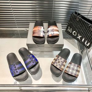 Vintage plaid sandals slippers luxury designer shoes classic print mule slippers casual shoes outdoor ladies men's black flat rubber summer beach slippers 01
