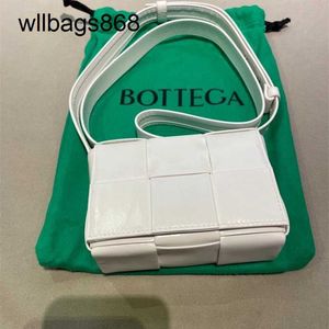 BottegveNetas Cassette Bag worka Mini Three Grid Woven Oil Wax Skórzanie 6 Torba do worka dla damskiej