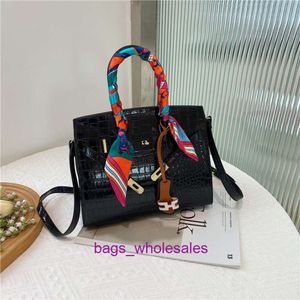 Högkvalitativa tvärsäckar till försäljning över hela butiken Ny stor kapacitet Stenmönster Bag SCARF Fashion Trendy Cross Shoulder Handbag