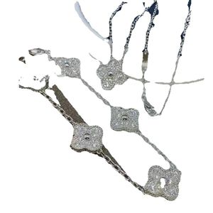 Позолоченный женский браслет с четырьмя лепестками клевера и бриллиантами