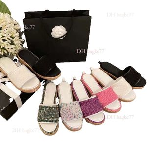 2024 Sandals Designer Women's Wedge Fashion Mule slippers clippers platform platfor